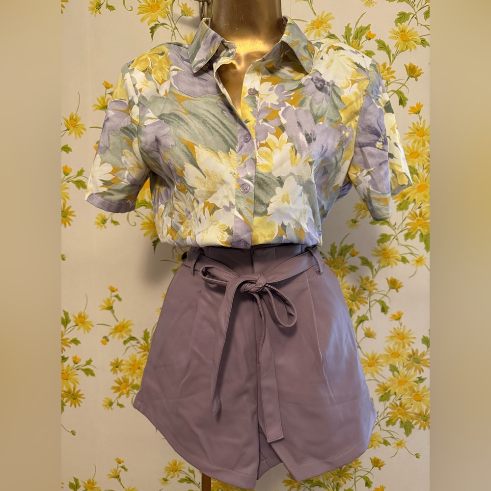Floral Button-Up Blouse size M